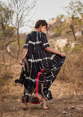 A Model Wearing Black Cotton Mul Kala Shahad curated by Only Ethikal